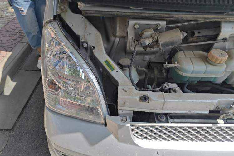 Used Wuling Rongguang EV 2022 Basic Model Enclosed-Window Vehicle with 2 Seats Equipped with Penghui Battery Engine Bay Right
