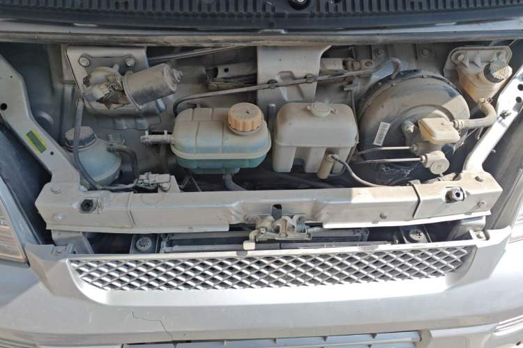 Used Wuling Rongguang EV 2022 Basic Model Enclosed-Window Vehicle with 2 Seats Equipped with Penghui Battery Engine Bay