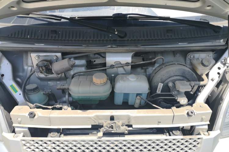 Used Wuling Rongguang EV 2022 Basic Passenger Bus Powered by Penghui Battery Engine Bay