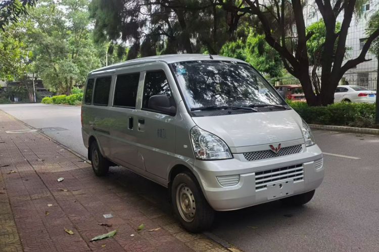 Used Wuling Rongguang EV 2022 Basic Passenger Bus Powered by Penghui Battery Exterior 1