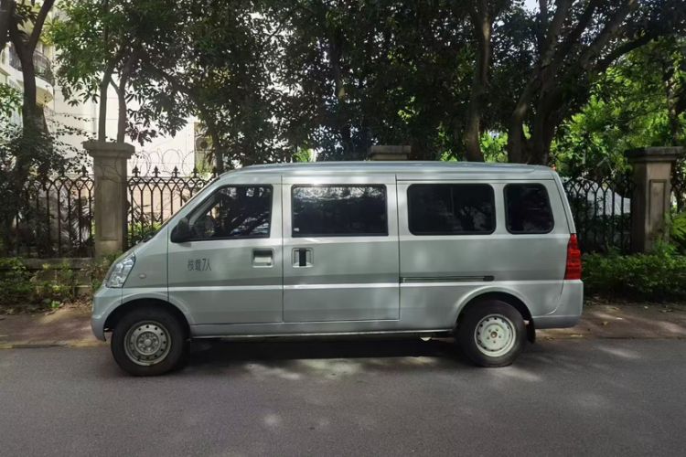 Used Wuling Rongguang EV 2022 Basic Passenger Bus Powered by Penghui Battery Exterior 2