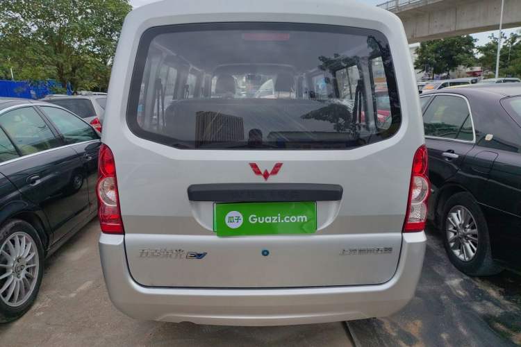 Used Wuling Rongguang EV 2022 Basic Passenger Bus Powered by Penghui Battery Exterior 4