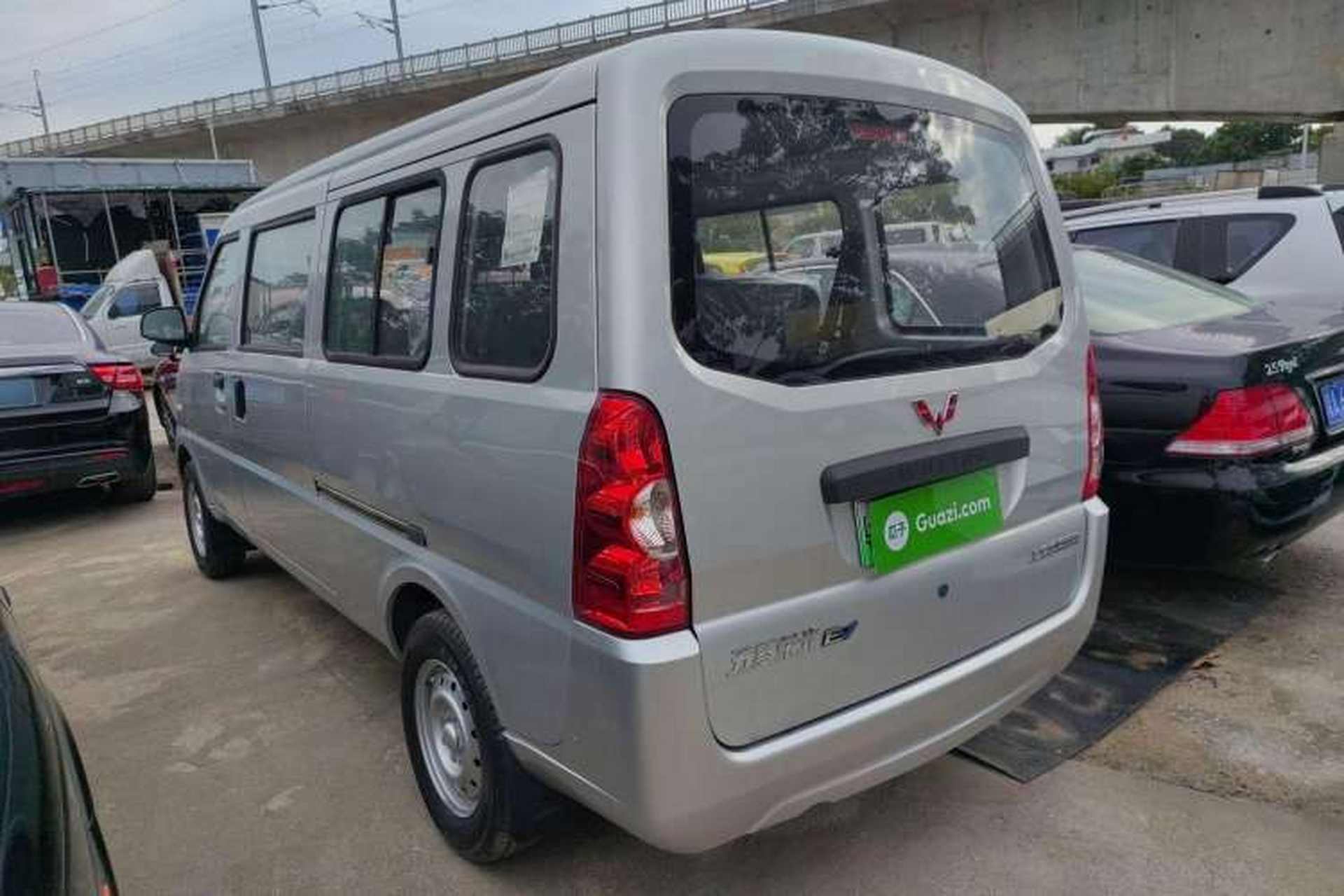 Used Wuling Rongguang EV 2022 Basic Passenger Bus Powered by Penghui Battery Exterior 5