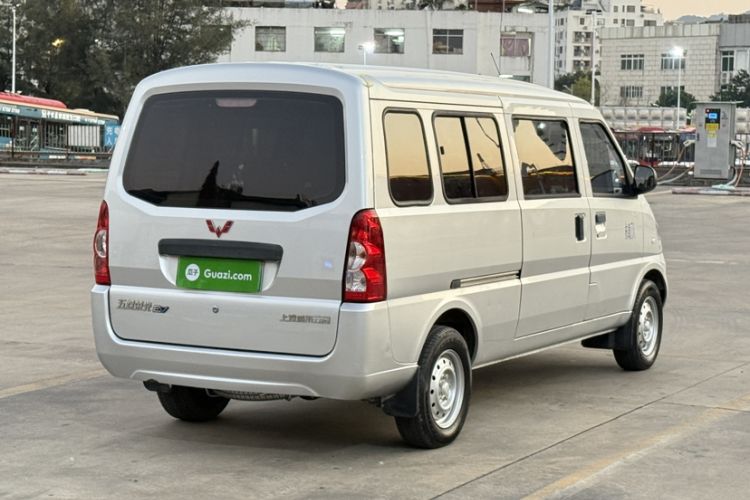 Used Wuling Rongguang EV 2022 Basic Passenger Bus Powered by Penghui Battery Exterior 6