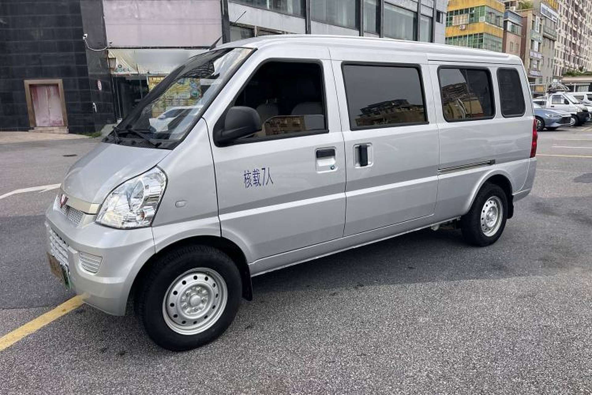 Used Wuling Rongguang EV 2022 Basic Passenger Bus Powered by Penghui Battery Exterior 7
