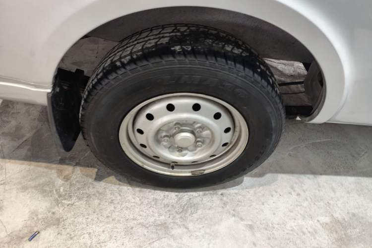 Used Wuling Rongguang EV 2022 Basic Passenger Bus Powered by Penghui Battery Exterior 8