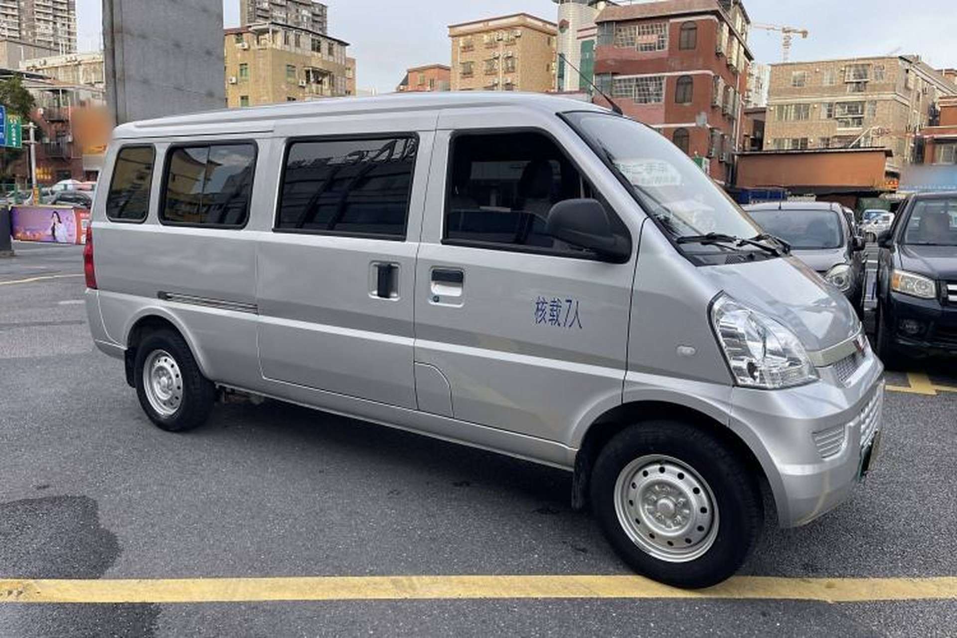 Used Wuling Rongguang EV 2022 Basic Passenger Bus Powered by Penghui Battery Exterior 8