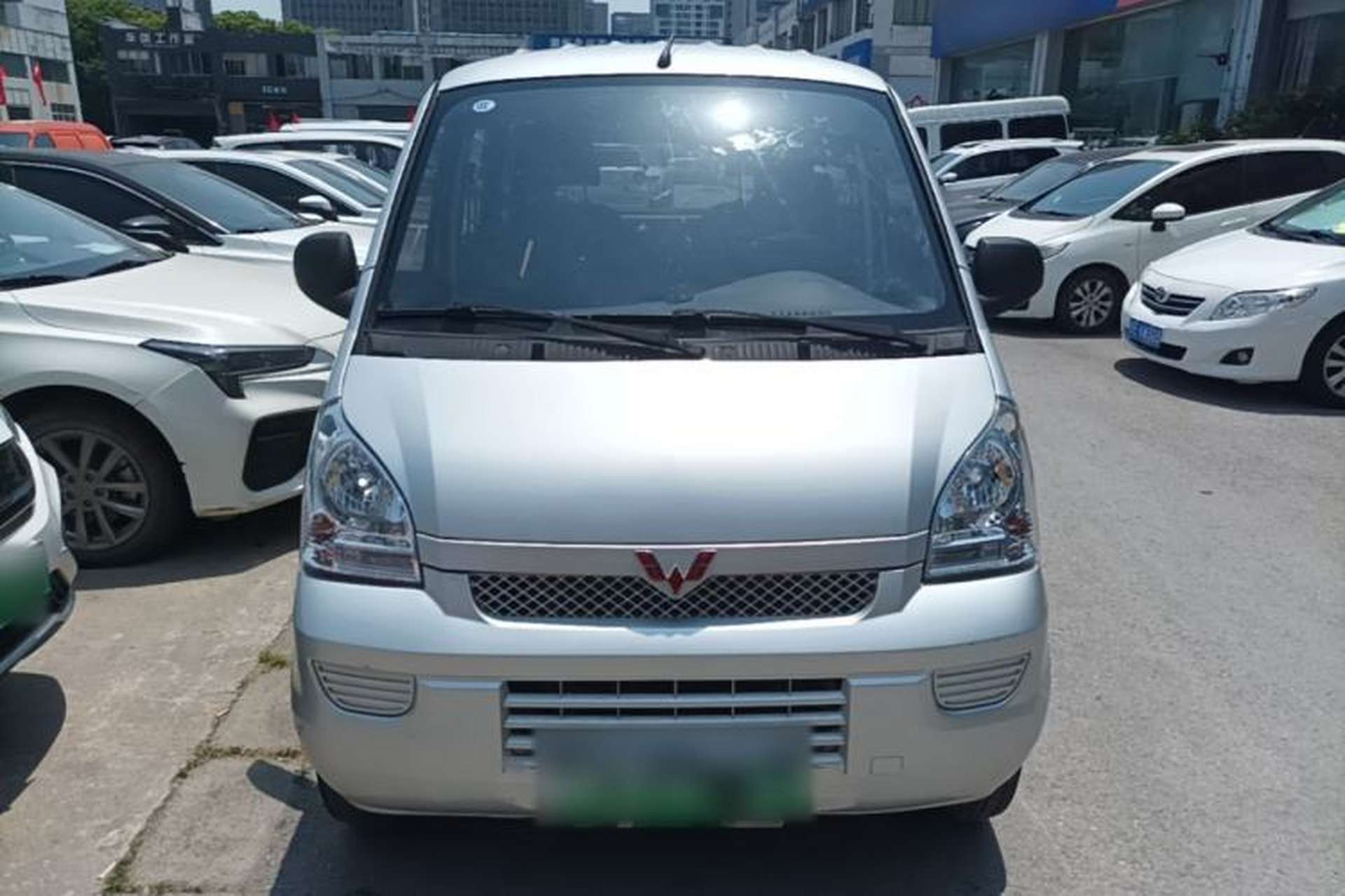 Used Wuling Rongguang EV 2022 Basic Passenger Bus Powered by Penghui Battery Front