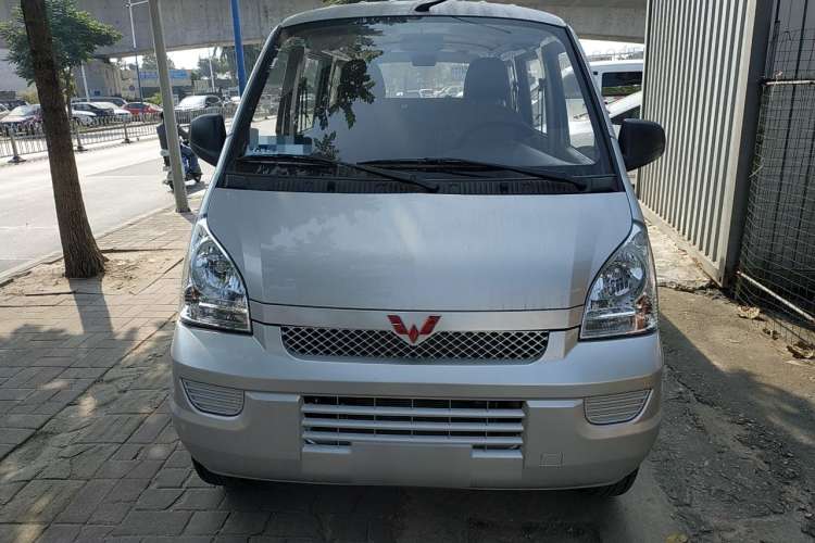 Used Wuling Rongguang EV 2022 Basic Passenger Bus Powered by Penghui Battery Front