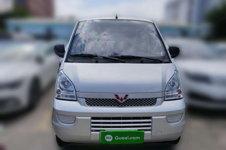Used Wuling Rongguang EV 2022 Basic Passenger Bus Powered by Penghui Battery Front