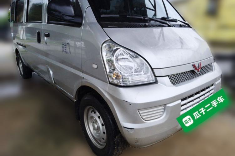 Used Wuling Rongguang EV 2022 Basic Passenger Bus Powered by Penghui Battery Front Right 45 Deg