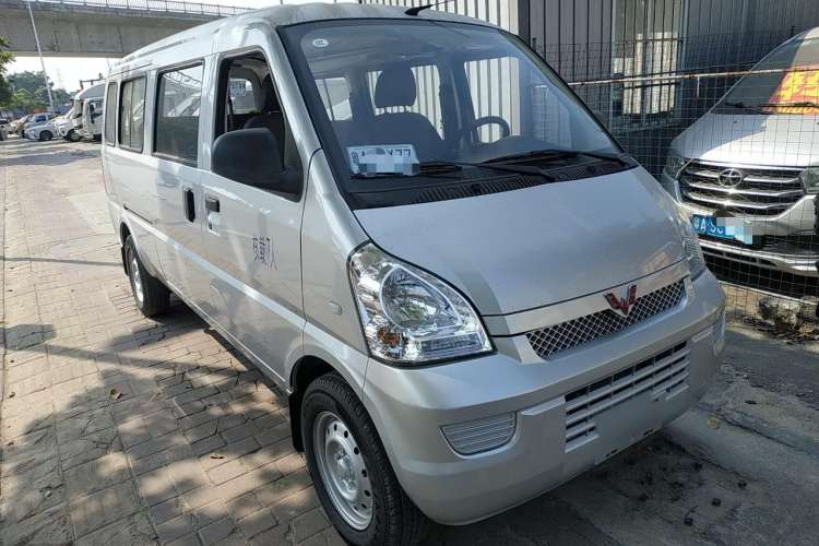Used Wuling Rongguang EV 2022 Basic Passenger Bus Powered by Penghui Battery Front Right 45 Deg