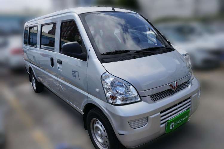 Used Wuling Rongguang EV 2022 Basic Passenger Bus Powered by Penghui Battery Front Right 45 Deg