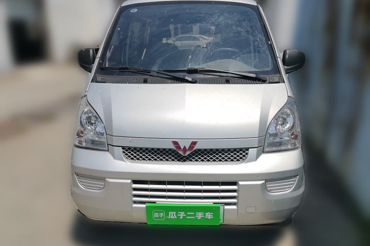 Used Wuling Rongguang EV 2022 Basic Passenger Bus Powered by Penghui Battery Front