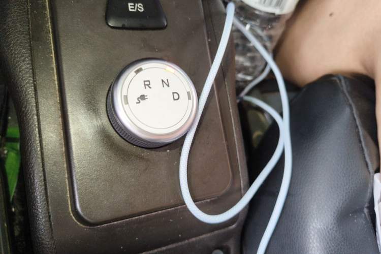 Used Wuling Rongguang EV 2022 Basic Passenger Bus Powered by Penghui Battery Gear Lever
