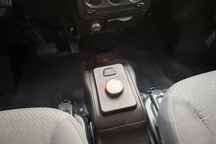 Used Wuling Rongguang EV 2022 Basic Passenger Bus Powered by Penghui Battery Gear Lever