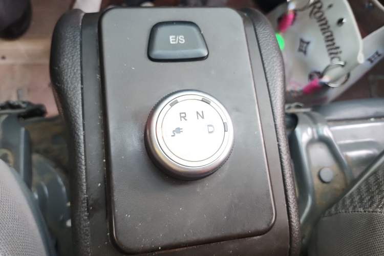 Used Wuling Rongguang EV 2022 Basic Model Enclosed-Window Vehicle with 2 Seats Equipped with Penghui Battery Gear Lever