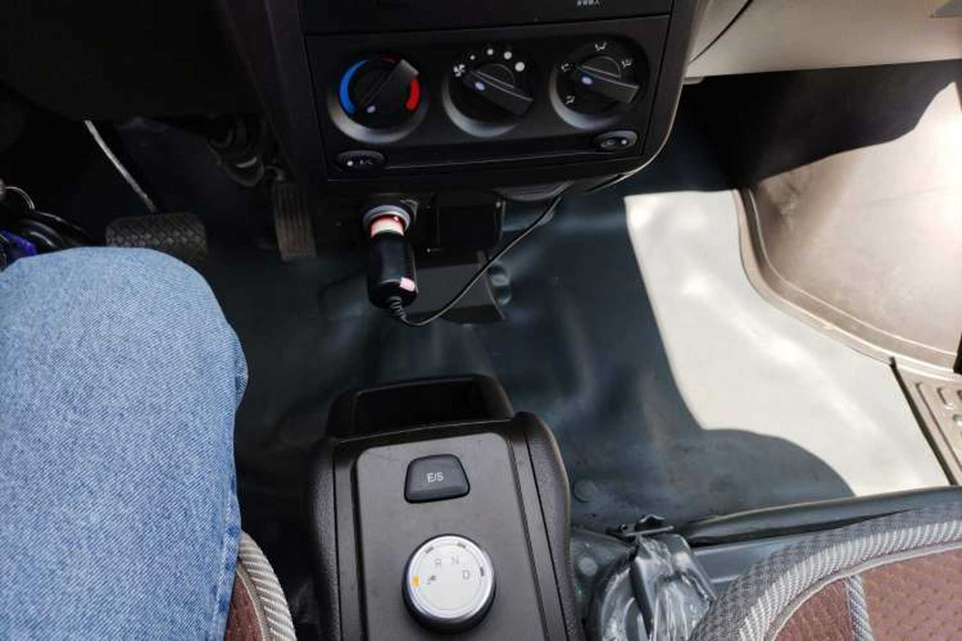 Used Wuling Rongguang EV 2022 Basic Passenger Bus Powered by Penghui Battery Gear Lever