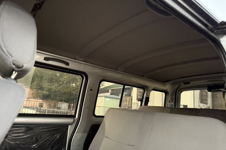 Used Wuling Rongguang EV 2022 Basic Passenger Bus Powered by Penghui Battery Headliner