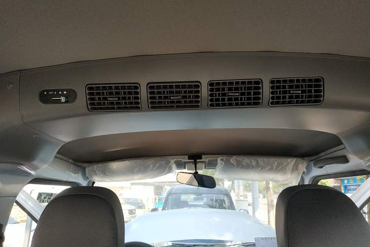Used Wuling Rongguang EV 2022 Basic Passenger Bus Powered by Penghui Battery Headliner