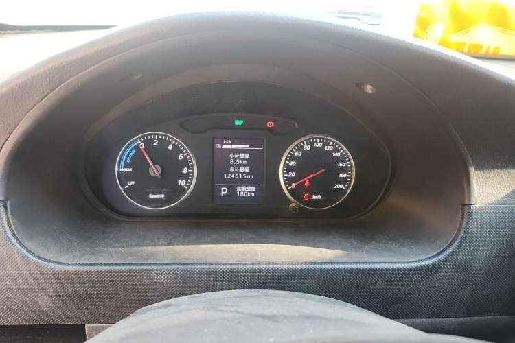 Used Wuling Rongguang EV 2022 Basic Model Enclosed-Window Vehicle with 2 Seats Equipped with Penghui Battery Instrument Cluster