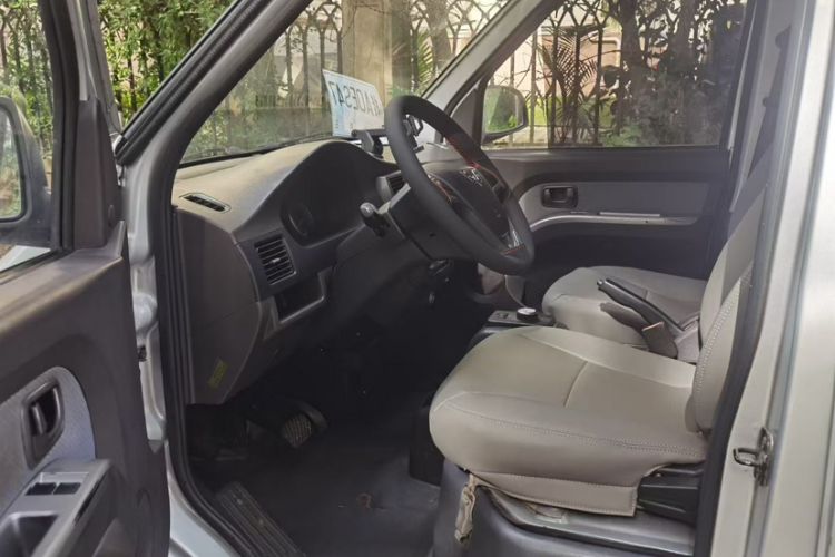 Used Wuling Rongguang EV 2022 Basic Passenger Bus Powered by Penghui Battery Interior 1