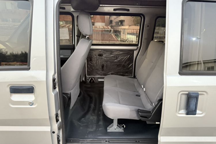 Used Wuling Rongguang EV 2022 Basic Passenger Bus Powered by Penghui Battery Interior 2