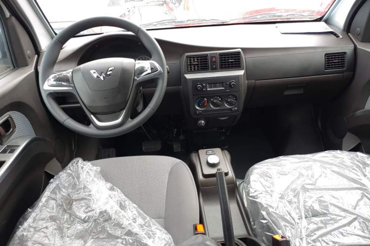 Used Wuling Rongguang EV 2022 Basic Passenger Bus Powered by Penghui Battery Interior 3