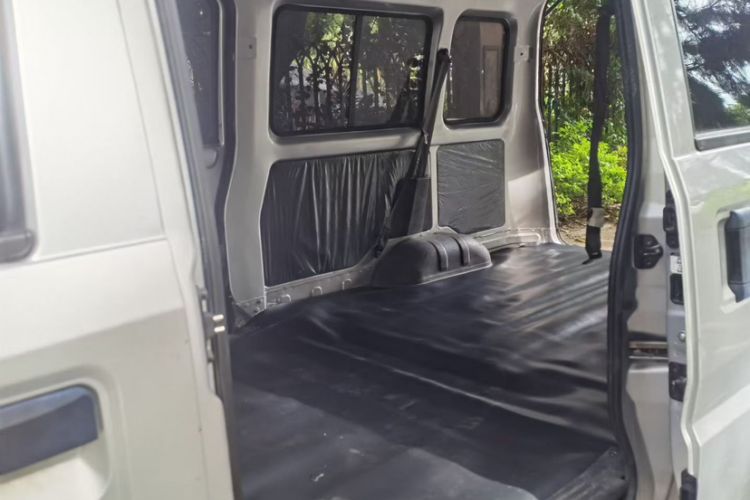 Used Wuling Rongguang EV 2022 Basic Passenger Bus Powered by Penghui Battery Interior 3