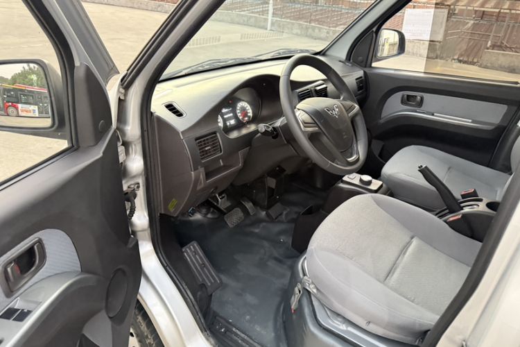 Used Wuling Rongguang EV 2022 Basic Passenger Bus Powered by Penghui Battery Interior 4
