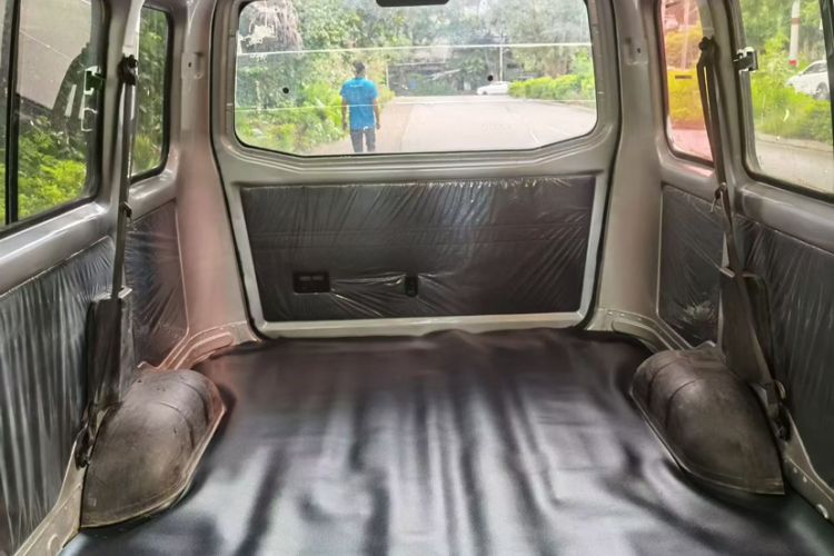 Used Wuling Rongguang EV 2022 Basic Passenger Bus Powered by Penghui Battery Interior 4