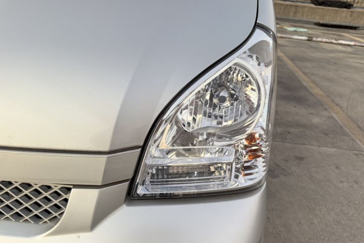 Used Wuling Rongguang EV 2022 Basic Passenger Bus Powered by Penghui Battery Left Front Headlight