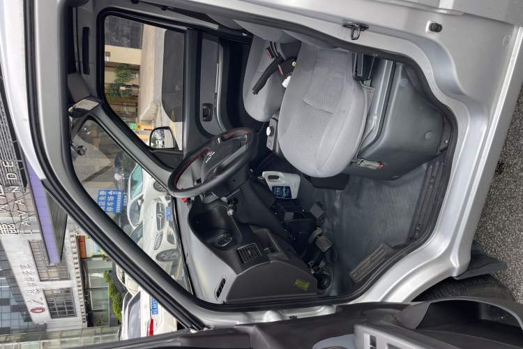 Used Wuling Rongguang EV 2022 Basic Passenger Bus Powered by Penghui Battery Left Front Seat