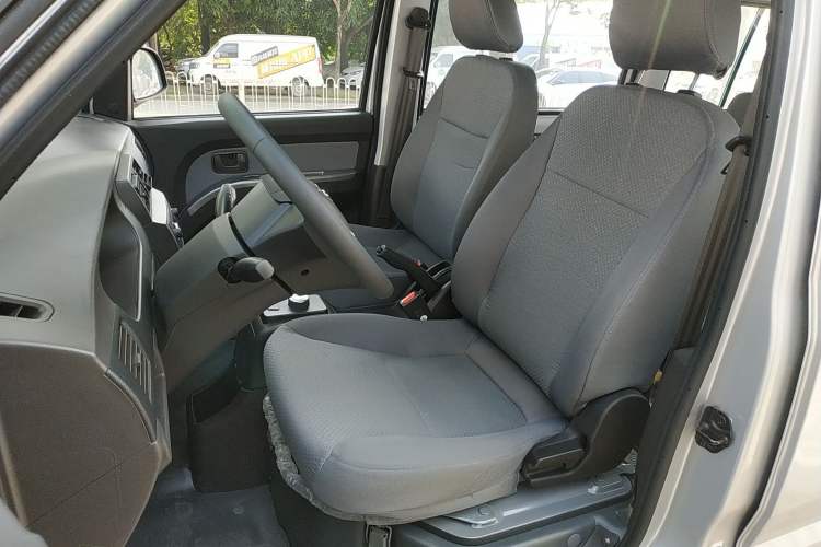 Used Wuling Rongguang EV 2022 Basic Passenger Bus Powered by Penghui Battery Left Front Seat