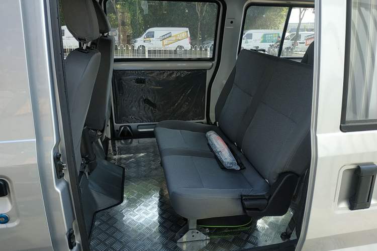 Used Wuling Rongguang EV 2022 Basic Passenger Bus Powered by Penghui Battery Left Rear Seat