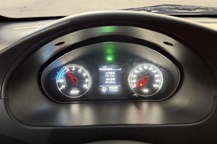 Used Wuling Rongguang EV 2022 Basic Passenger Bus Powered by Penghui Battery Odometer Close Up