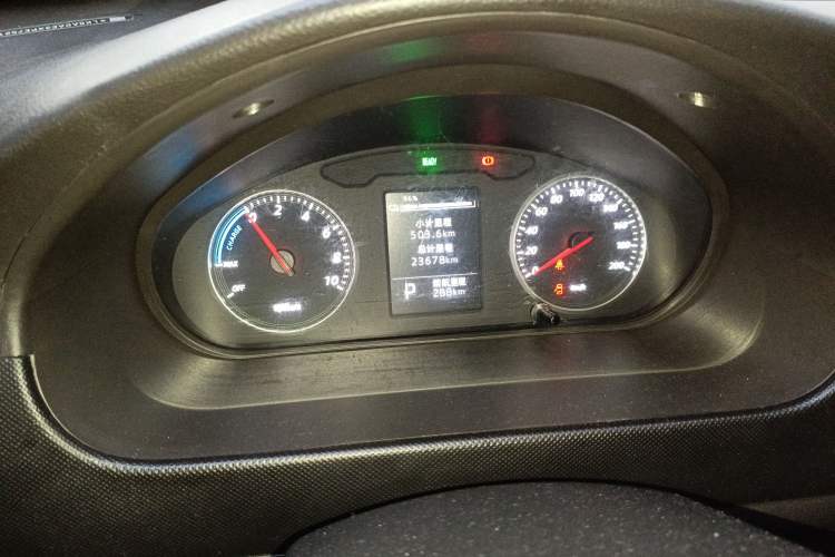 Used Wuling Rongguang EV 2022 Basic Passenger Bus Powered by Penghui Battery Odometer Close Up