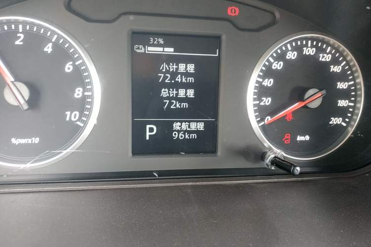 Used Wuling Rongguang EV 2022 Basic Passenger Bus Powered by Penghui Battery Odometer Close Up