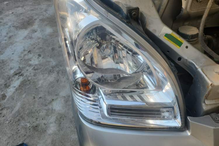 Used Wuling Rongguang EV 2022 Basic Model Enclosed-Window Vehicle with 2 Seats Equipped with Penghui Battery Right Front Headlight