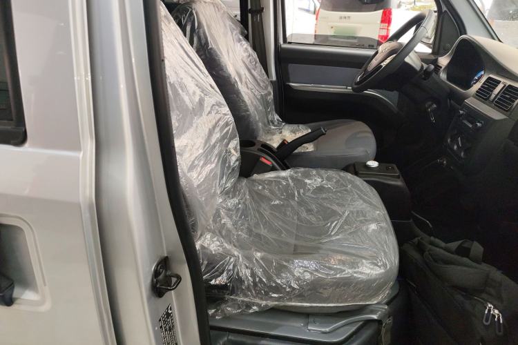 Used Wuling Rongguang EV 2022 Basic Passenger Bus Powered by Penghui Battery Right Front Seat