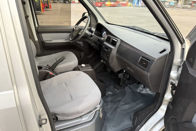 Used Wuling Rongguang EV 2022 Basic Passenger Bus Powered by Penghui Battery Right Front Seat