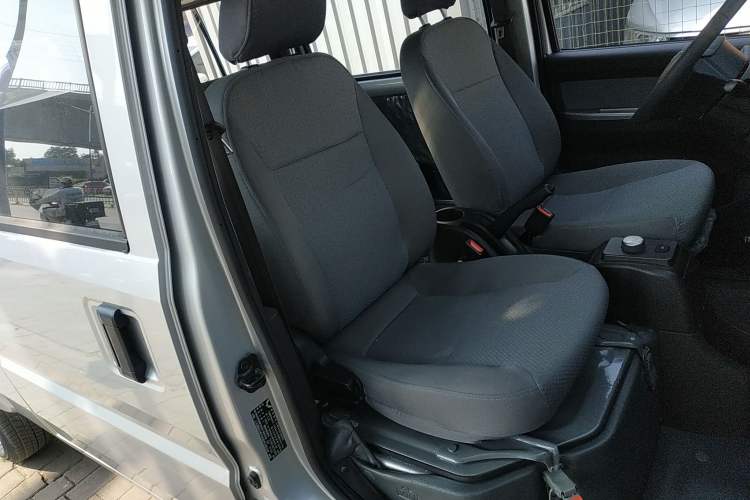 Used Wuling Rongguang EV 2022 Basic Passenger Bus Powered by Penghui Battery Right Front Seat