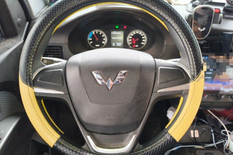 Used Wuling Rongguang EV 2022 Basic Passenger Bus Powered by Penghui Battery Steering Wheel