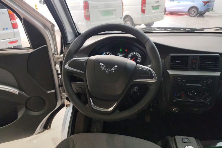 Used Wuling Rongguang EV 2022 Basic Passenger Bus Powered by Penghui Battery Steering Wheel