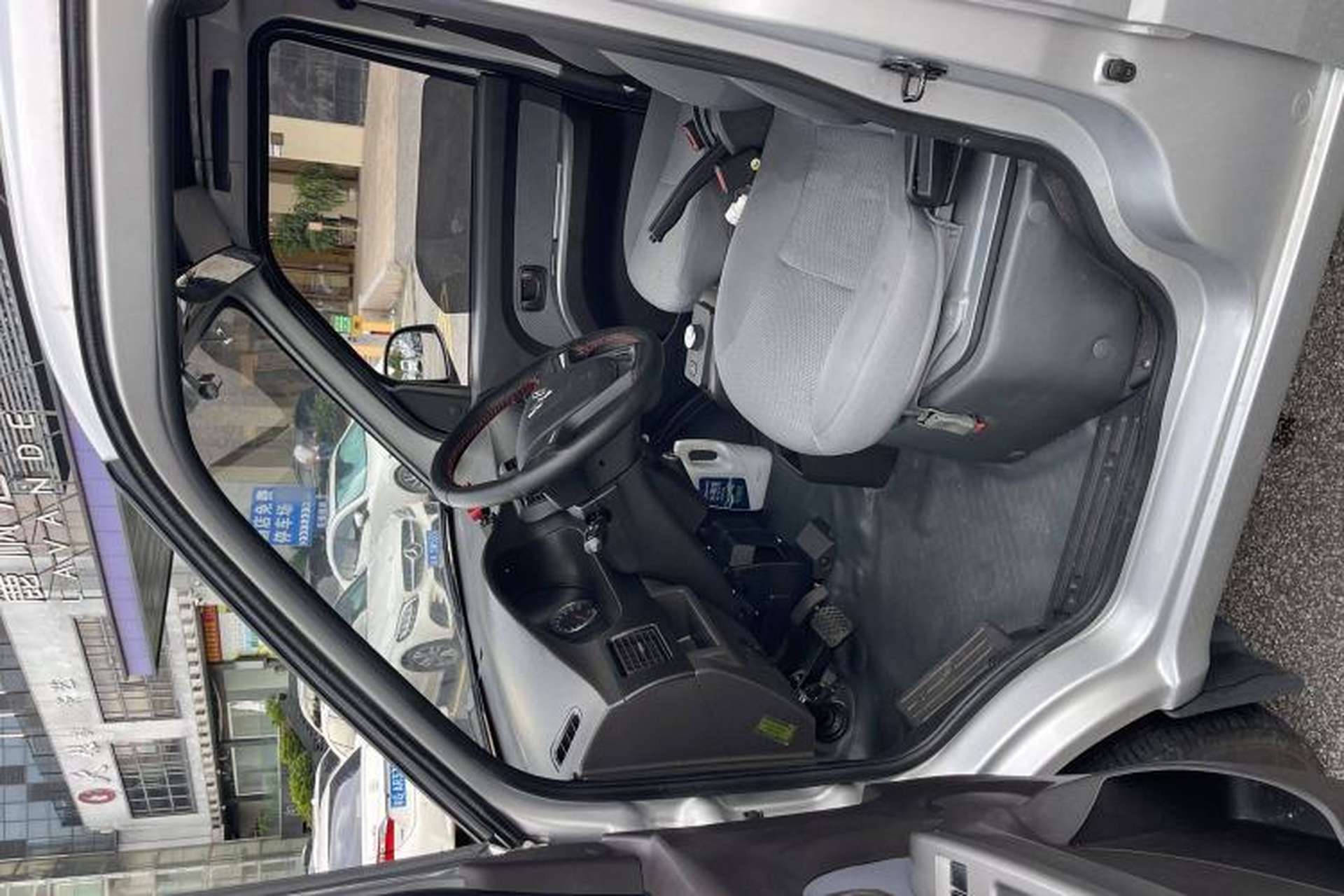 Used Wuling Rongguang EV 2022 Basic Passenger Bus Powered by Penghui Battery Steering Wheel