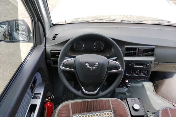 Used Wuling Rongguang EV 2022 Basic Passenger Bus Powered by Penghui Battery Steering Wheel