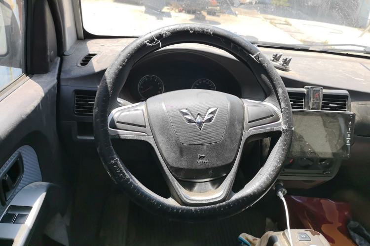 Used Wuling Rongguang EV 2022 Basic Passenger Bus Powered by Penghui Battery Steering Wheel