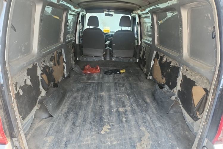 Used Wuling Rongguang EV 2022 Basic Model Enclosed-Window Vehicle with 2 Seats Equipped with Penghui Battery Trunk