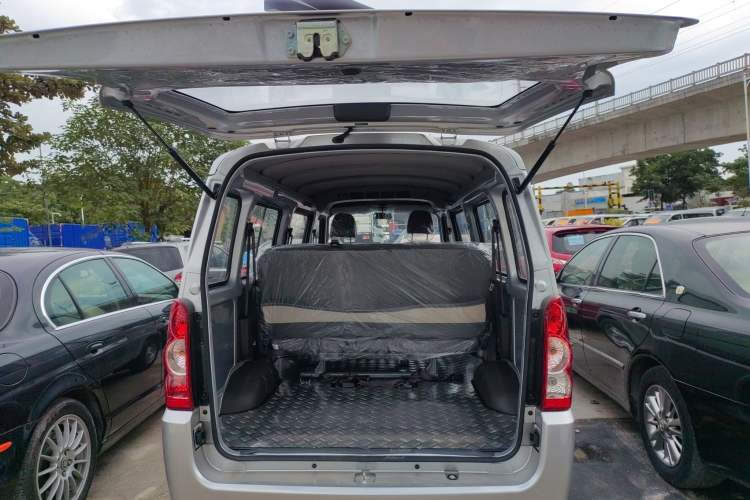 Used Wuling Rongguang EV 2022 Basic Passenger Bus Powered by Penghui Battery Trunk