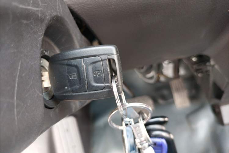 Used Wuling Rongguang EV 2022 Basic Passenger Bus Powered by Penghui Battery Vehicle Key